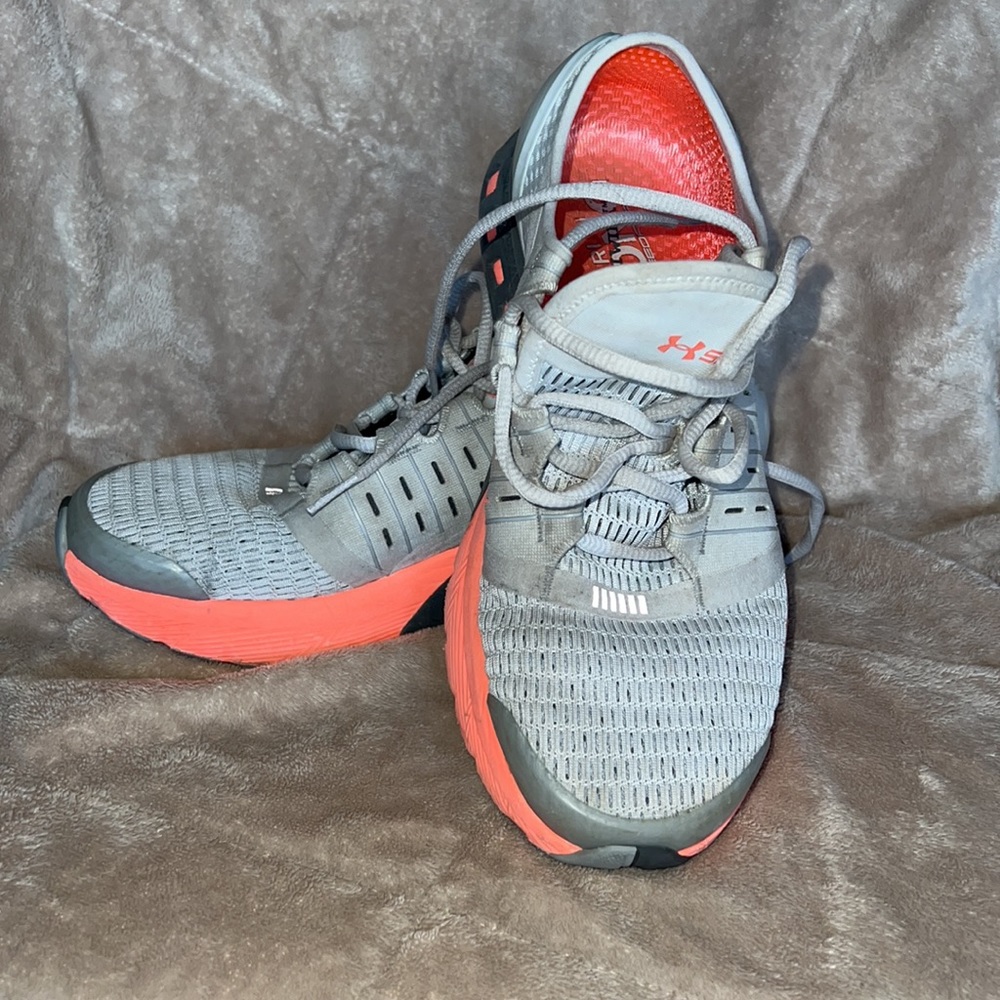 Women’s Under Armour Sneaker- 8.5